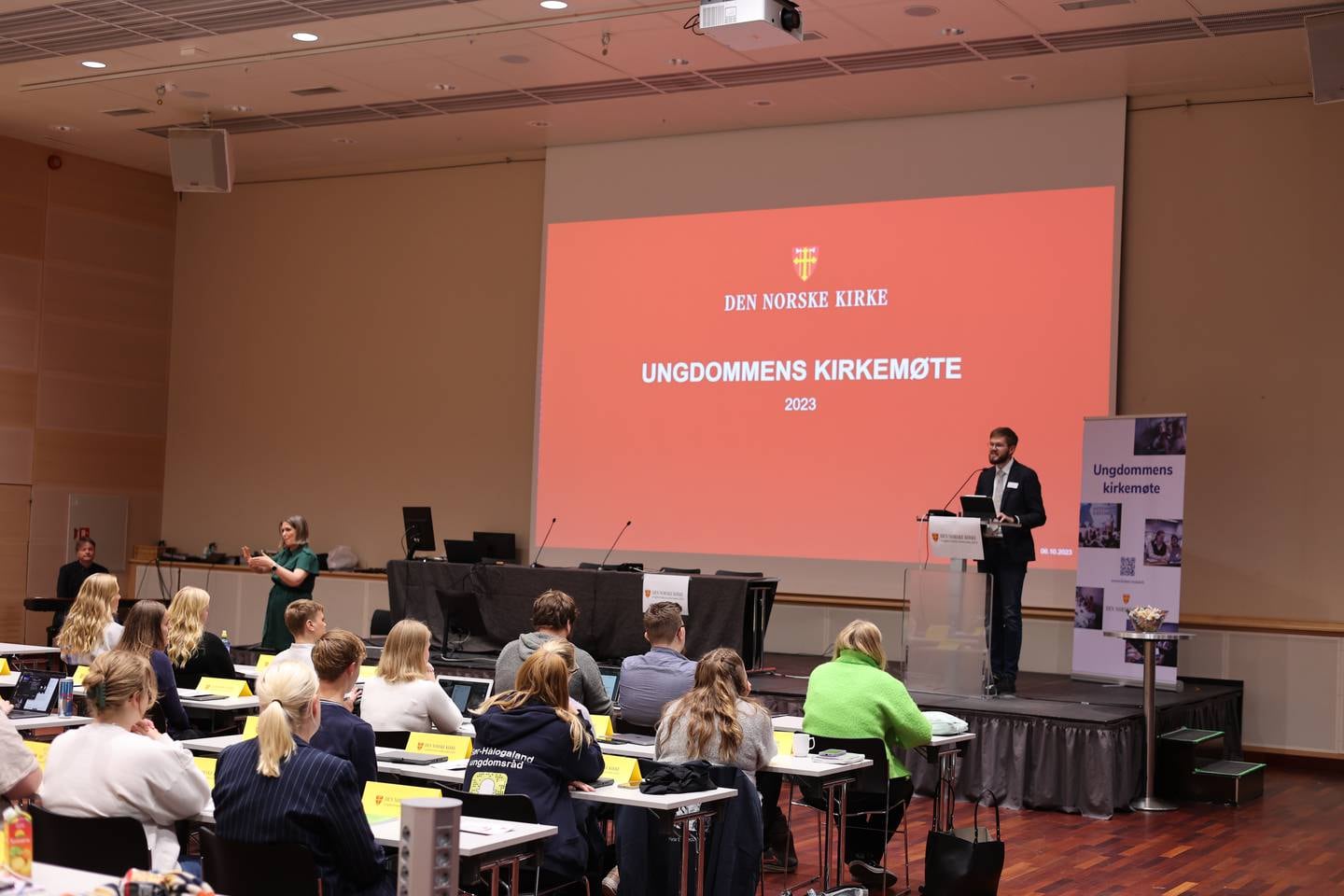 Thomas Raadin Iversen, leder i Den norske kirkes ungdomsutvalg, under Ungdommens kirkemøte i oktober 2023.