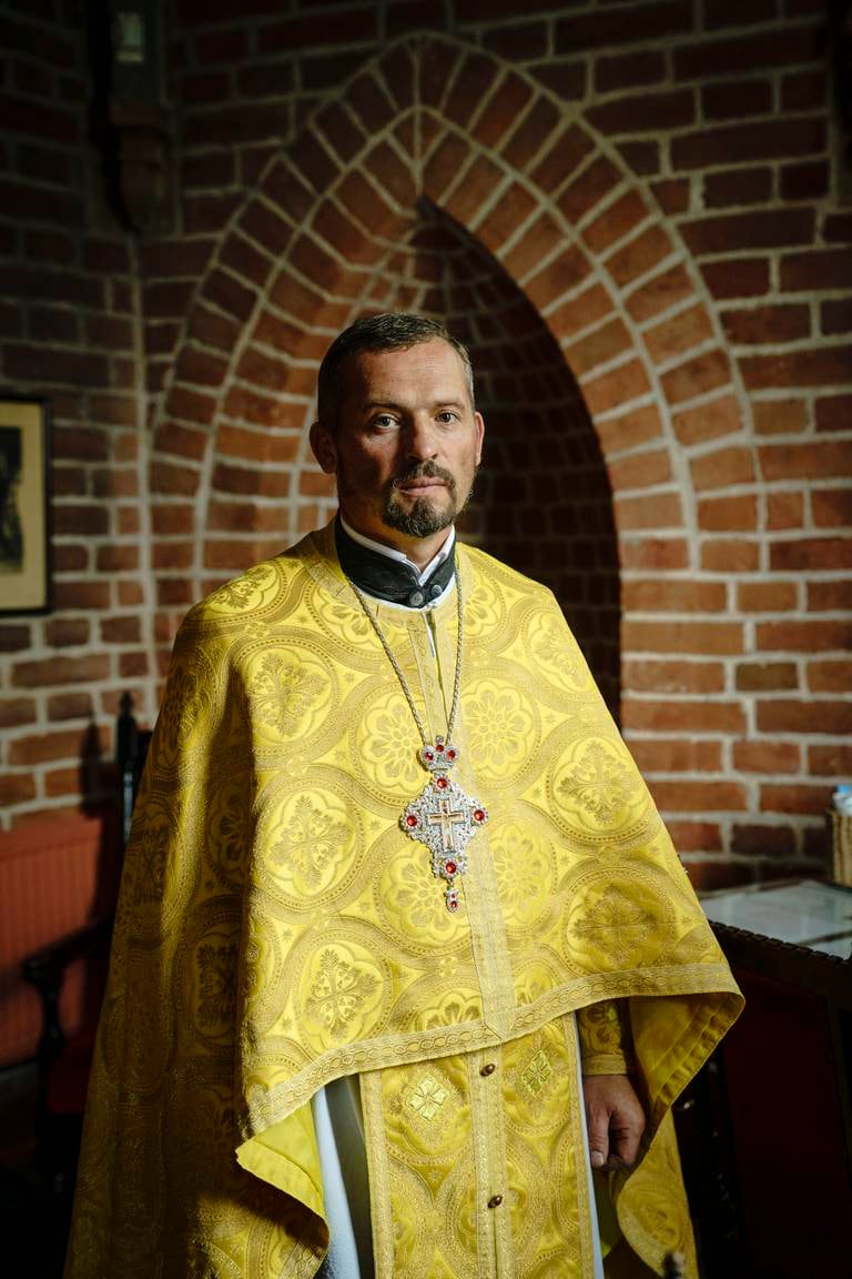 Russisk ortodoks gudstjeneste i Trefoldighetskirken, Oslo med den ukrainske presten Roman Luhovyy.