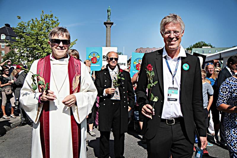 Petter Myhr (t.h.) med daværende Nidaros-biskop Tor Singsaas under åpningen av Olavsfestdagene i 2014.