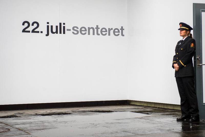 Utstillingen i 22. juli-senteret forteller om terrorangrepene 22. juli 2011 og samfunnets håndtering av angrepene i tiden etterpå. Senteret ligger i deler av første etasje i Høyblokka i regjeringskvartalet. 