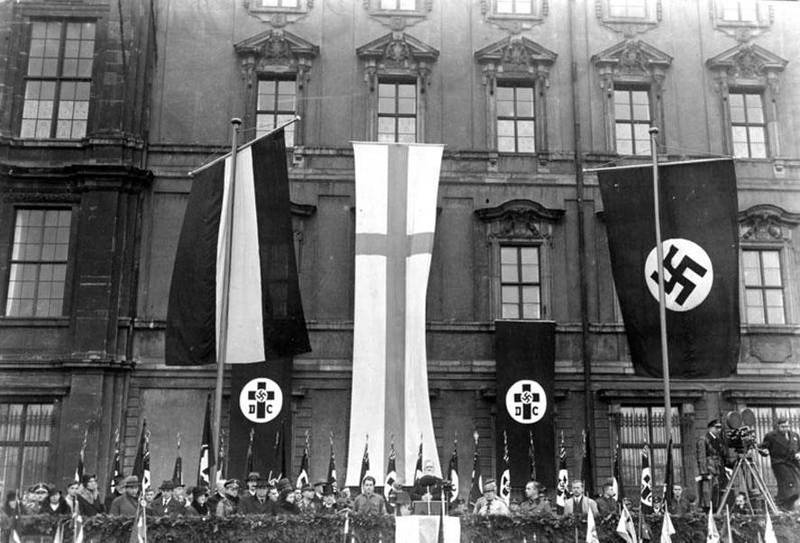 Lederne i Deutsche Christen hadde som mål å reise en stor, nasjonalsosialistisk trosbevegelse. Her fra kirkevalget i 1933.