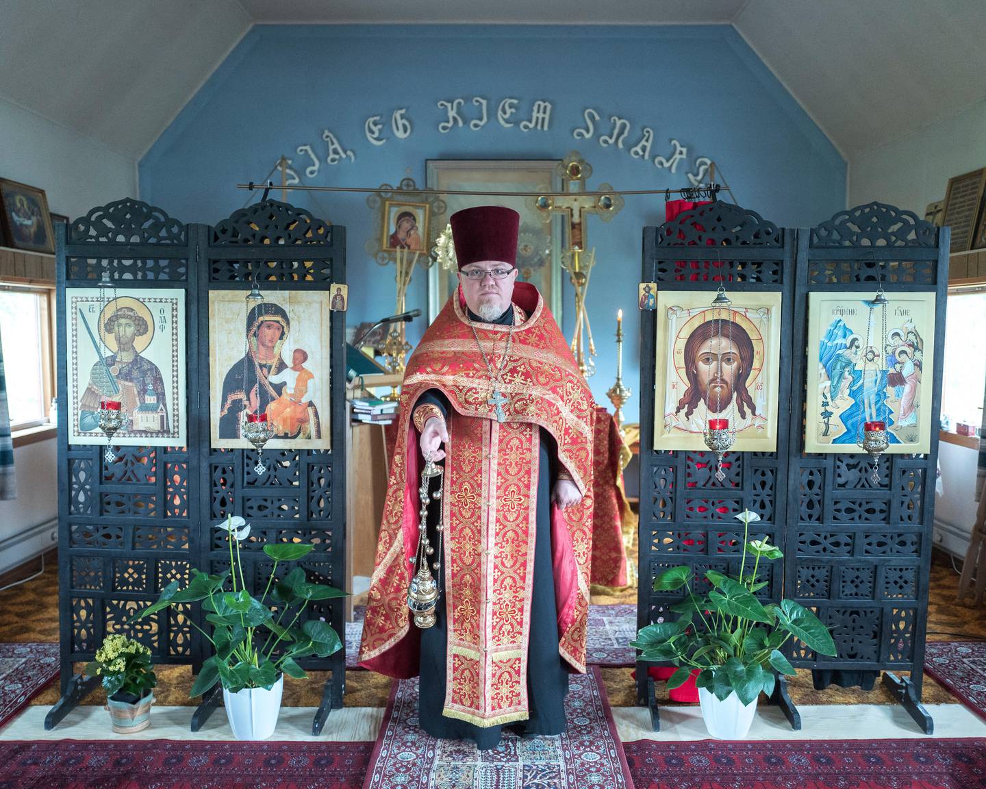 PREST: Dmytro Ostanin er selv ukrainer og prest i Den russisk-ortodokse kirke som holder til i det som var Søreide bedehus i Bergen.