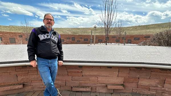 25 år etter Columbine: Han går i sin døde sønns sko