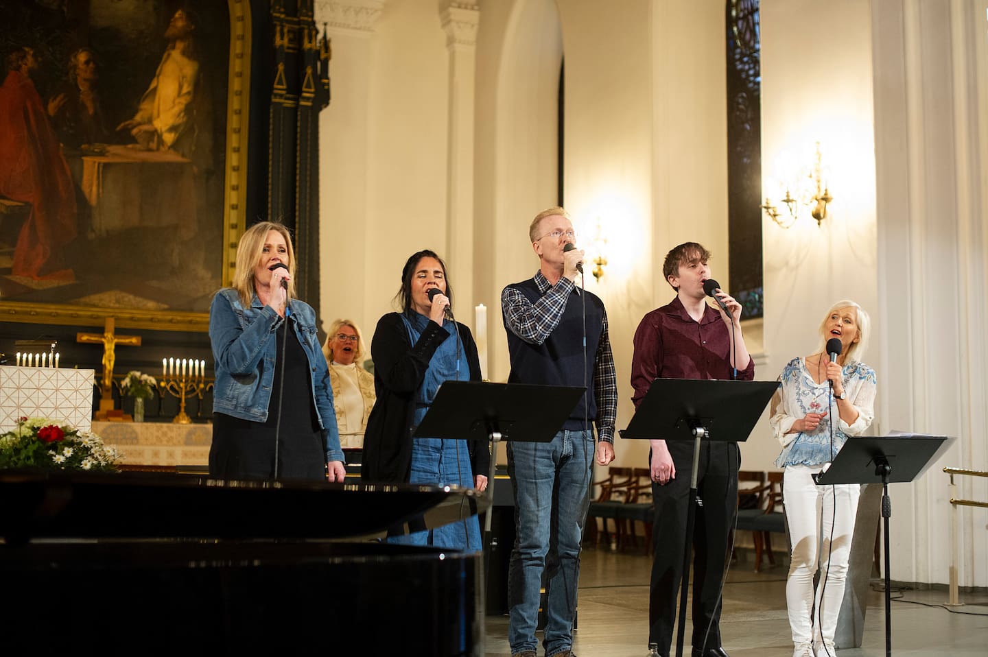 4. mai ble Magdalenamesse arrangert for tredje gang i Kristiansand domkirke.
600 hadde tatt turen til gudstjenesten som kjennetegnes av sin rytmiske musikk og en litt annerledes liturgi.
Aud Sunde Smemo ledet messen. Kjell Rune Holvik er blant de mange frivillige som er med. Han brøt i høst med Kristiansand frikirke.