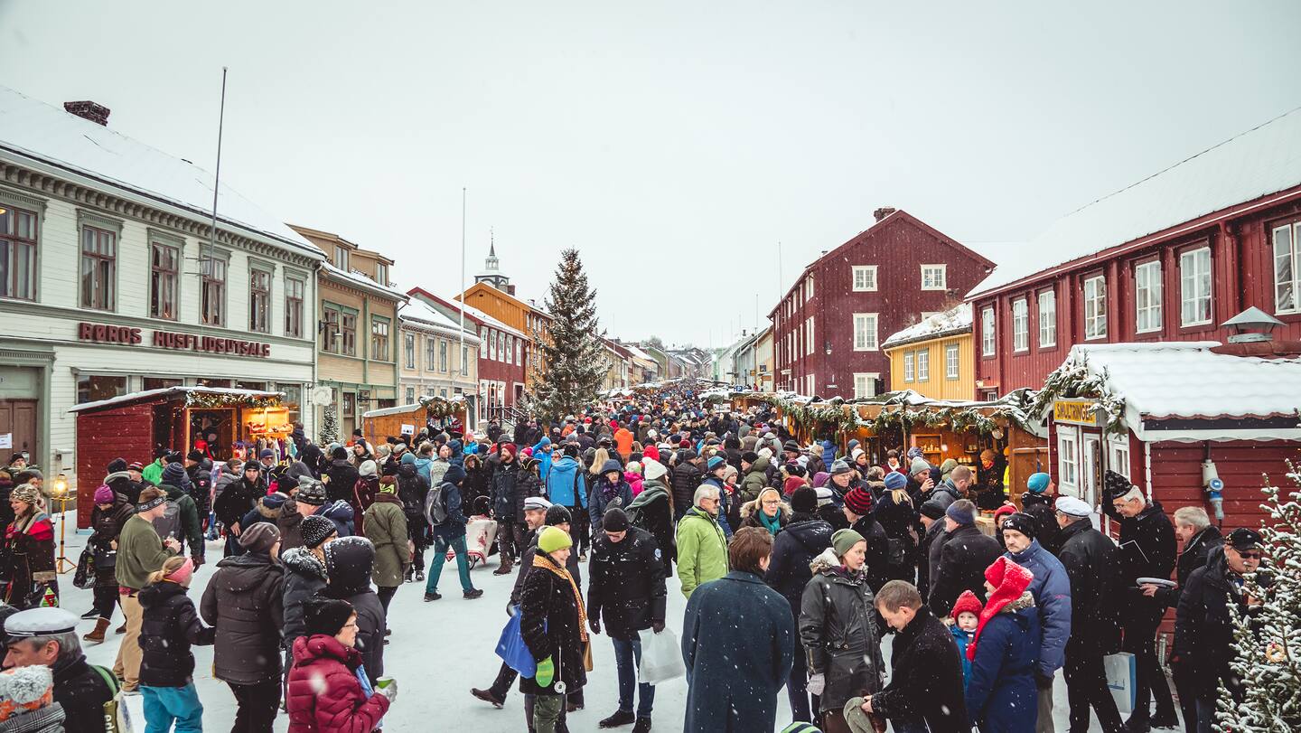 RØROS: Ettersom Trøndelag er kåret til en av to europeiske matregioner i 2022, vil det være ekstra fokus på lokal mat under årets julemarked. Foto: Fredrik Bye