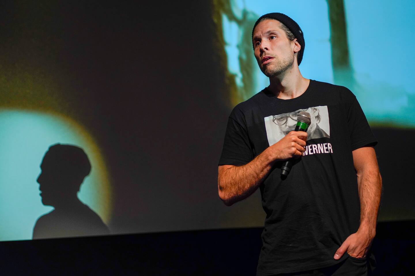 Regissør Jonas Matzow Gulbrandsen har laget filmen «Perleporten», som ble presentert under Filmhøsten 2023-arrangementet på Filmens hus i Oslo torsdag. Foto: Ole Berg-Rusten / NTB
