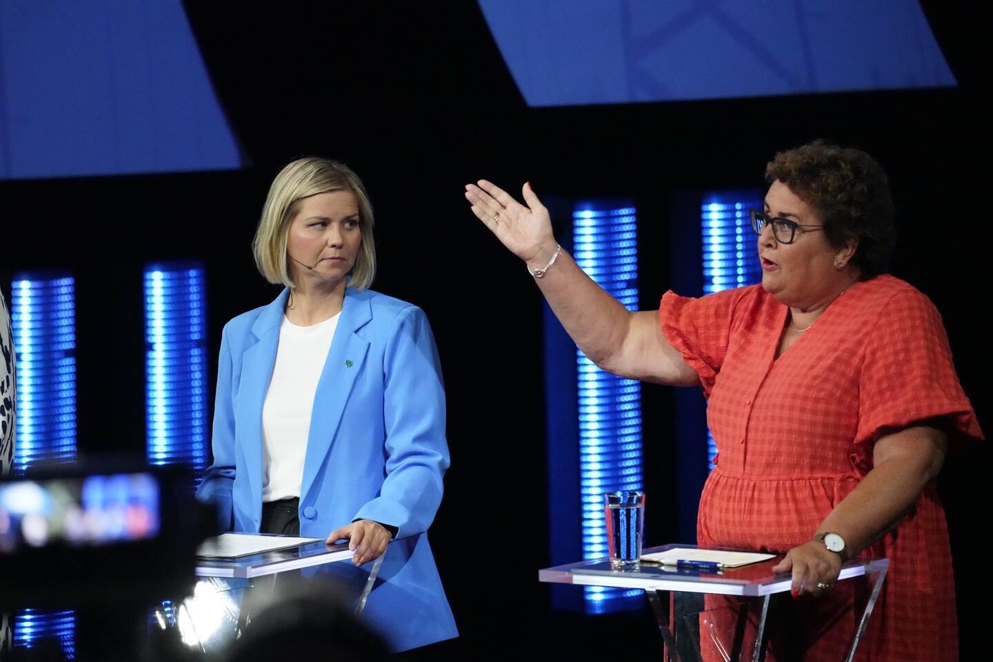 Arendal 20220818.
Guri Melby (V) t.v. og Olaug Bollestad (KrF) under NRKs direktesendte partilederdebatt i Arendal torsdag kveld.
Foto: Ole Berg-Rusten / NTB