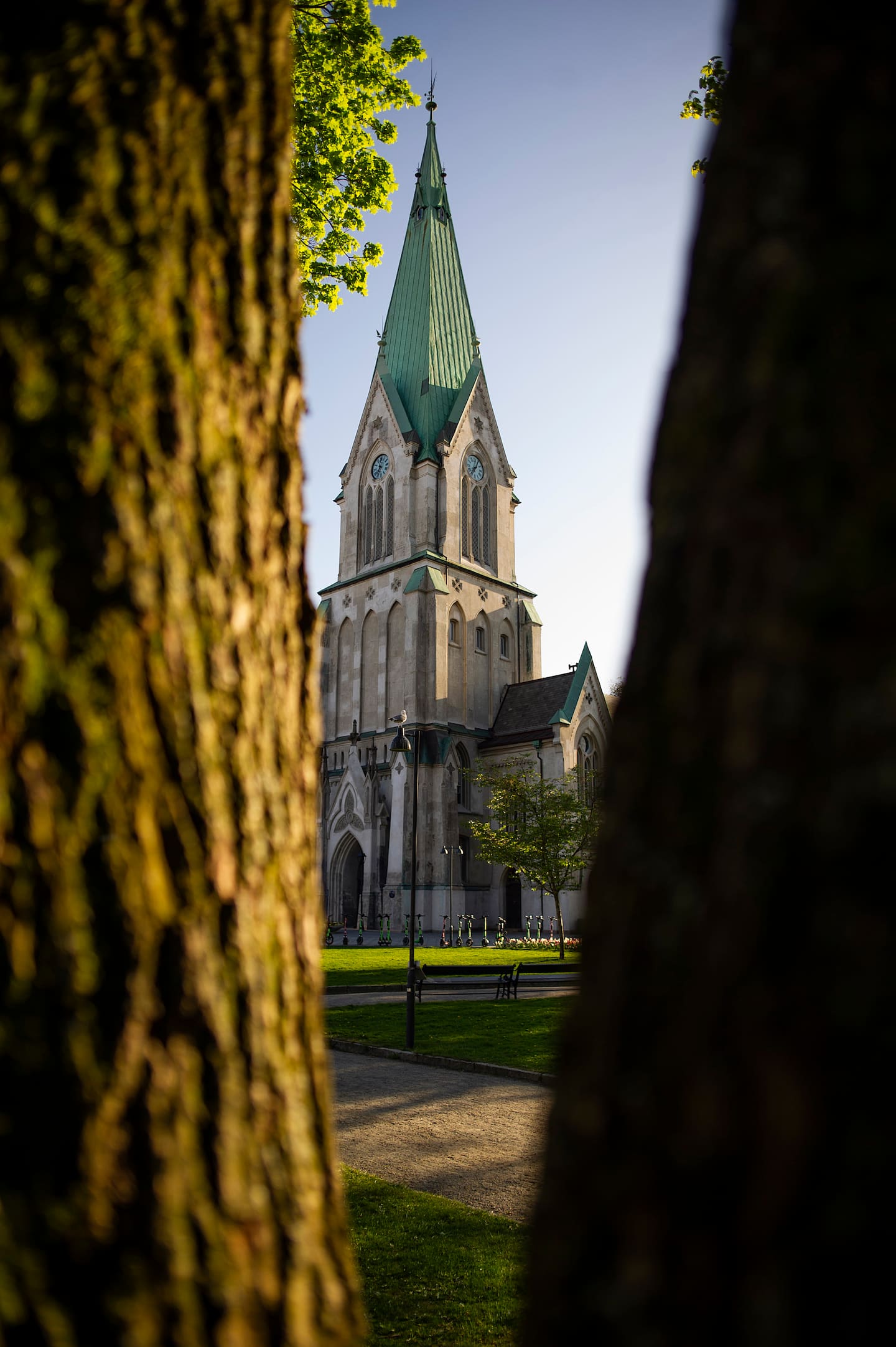 Kristiansand domkirke er hovedkirke for Agder og Telemark bispedømme og menighetskirke for Domkirken menighet i Kristiansand
Den norske kirke