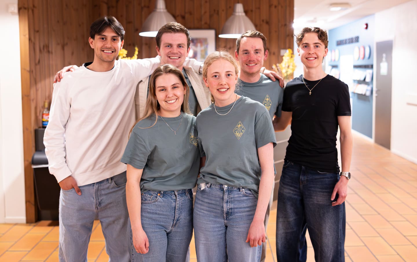 Touchpoint i Randesund misjonskirke
f.v: Aleksander Felipe Banda, Linnea Andernach Sævik, Stig Marius Haugland, Karianne Olsen, Simon Sætrang, Elias Fosser Minge