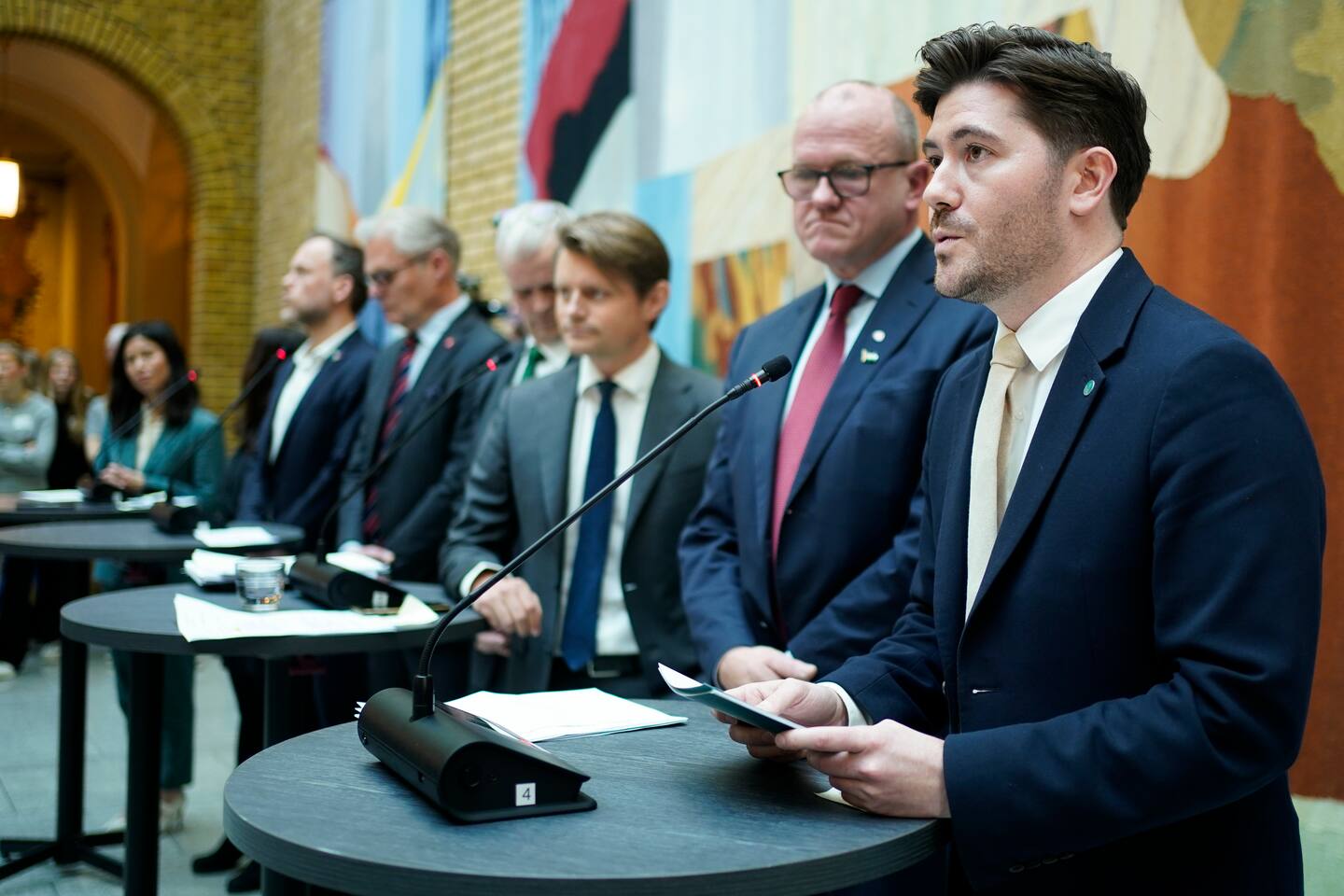 Oslo 20240228.
Saksordfører Grunde Almeland (V) offentlgjør innstillingen i habilitetssakene, som kontroll- og konstitusjonskomiteen har jobbet med siden juli i fjor.
Foto: Terje Pedersen / NTB