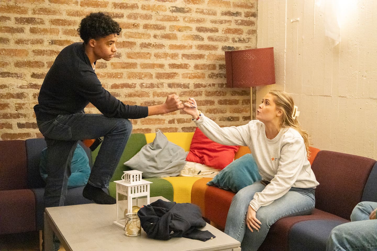 Joel Wachira och ledaren Emelie Sagrelius.