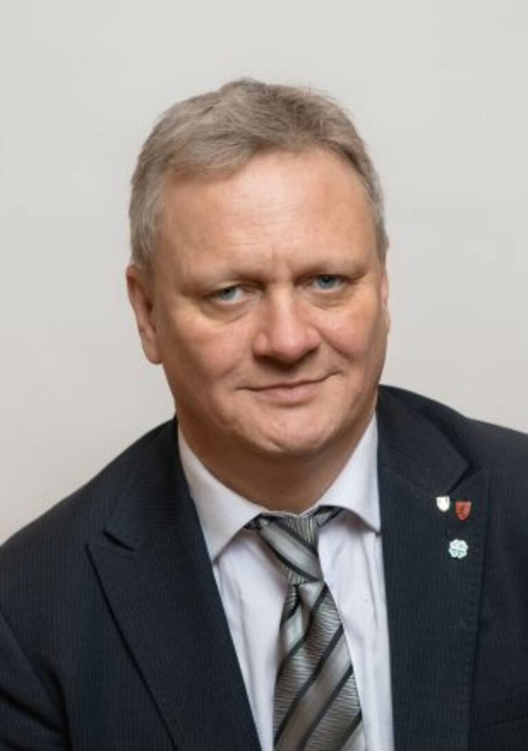 ÅPNER OPP: Ivar B. Prestbakmo fra Senterpartiet mener det......