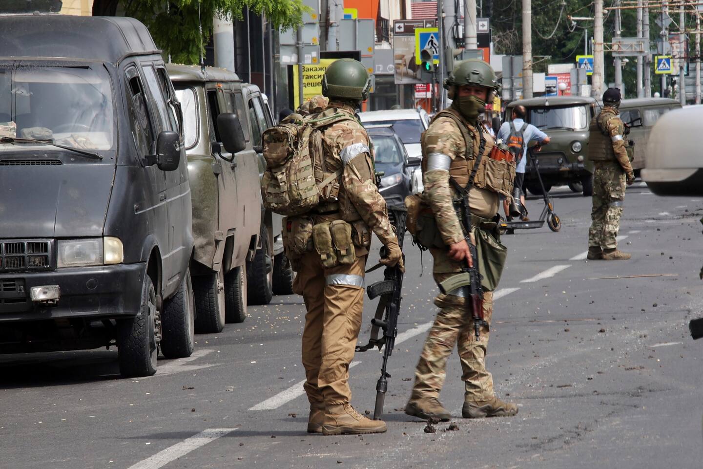 Russiske regjeringsstyrker har fått beskjed om å stanse leiesoldatene i Wagner-gruppen, som ifølge lederen Jevgenij Prigozjin vil forsøke å styrte den militære ledelsen i Kreml. Foto: Kommersant / AP / NTB