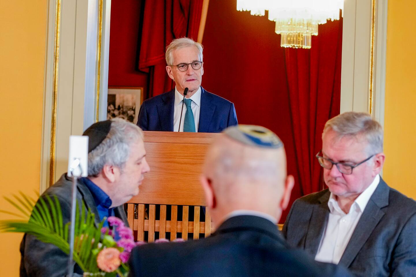 Statsminister Jonas Gahr Støre la mandag fram en ny handlingsplan mot antisemittisme. Foto: Heiko Junge / NTB