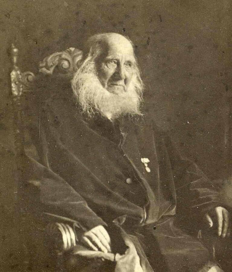 DIKTERPREST: N.F.S. Grundtvig fotografert i 1867.