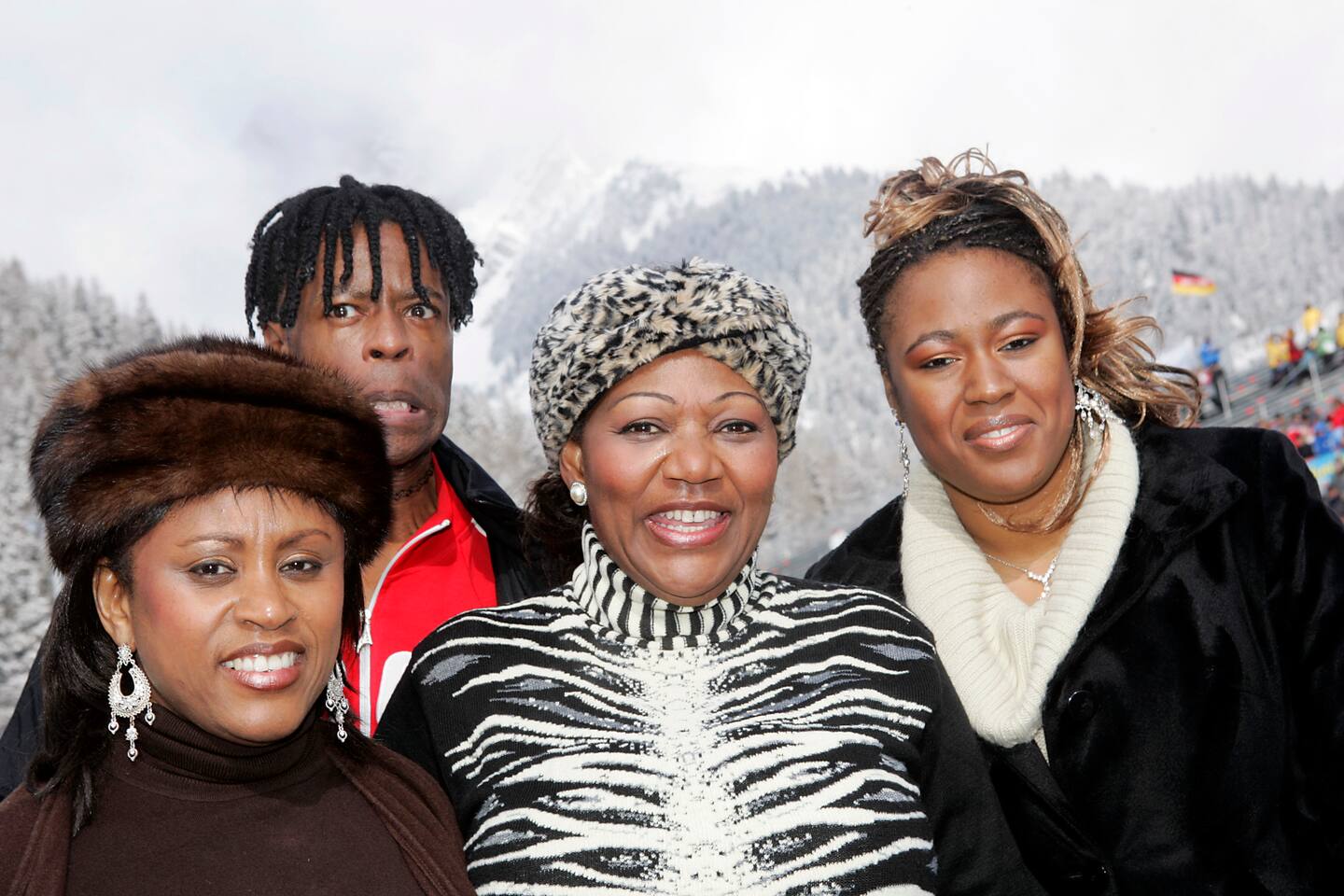 Her er Boney M, med et av originalmedlemmene Liz Mitchell om bord, fotografert i 2007. Foto: Heiko Junge / NTB