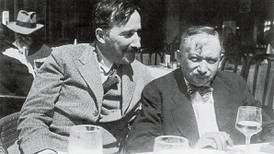 To litterære genier, en livsfjern sommer, 1936