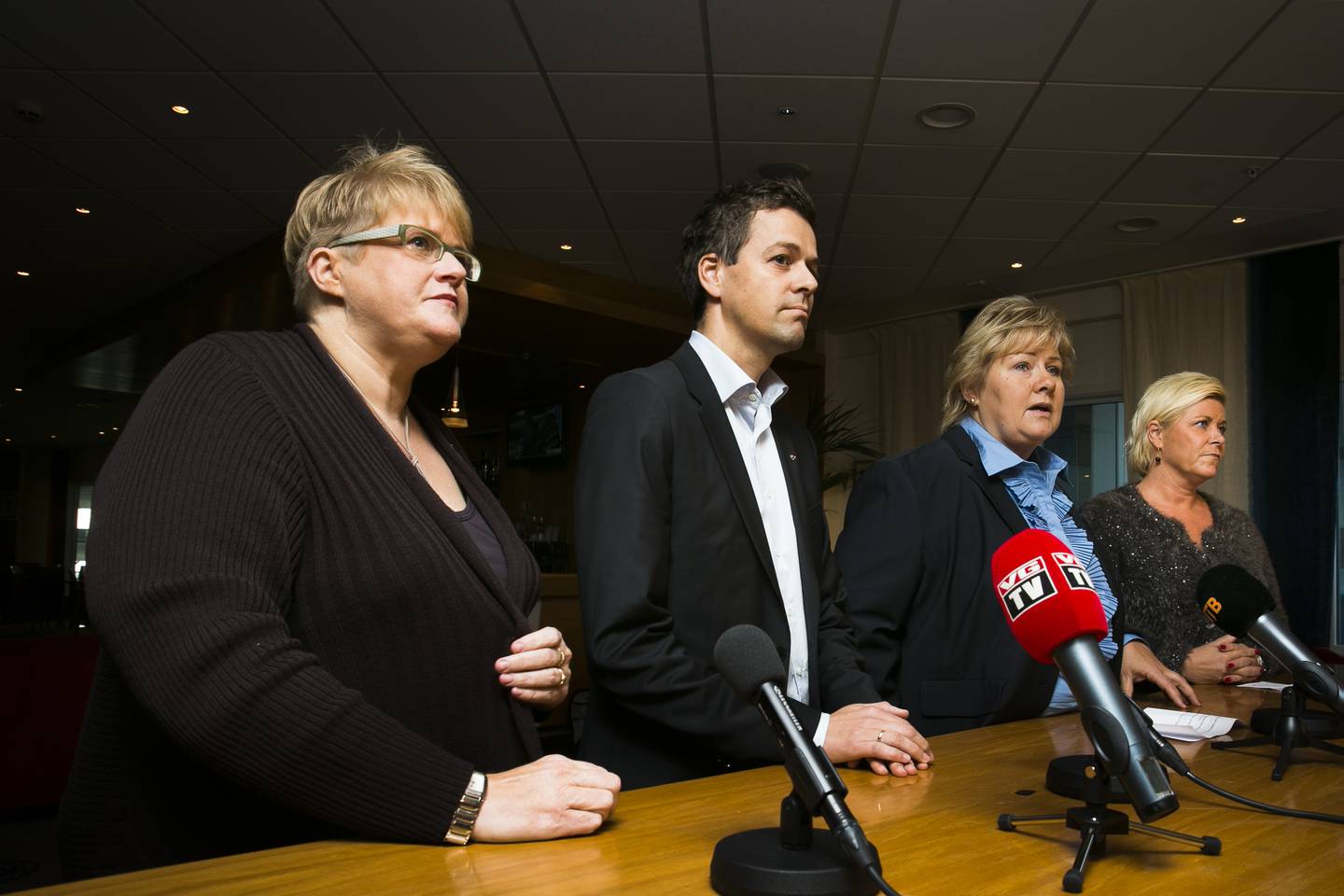 artilederne Erna Solberg (Høyre), Siv Jensen (Fremskrittspartiet) , Knut Arild Hareide (Kristelig Folkeparti) og Trine Skei Grande (Venstre) oppsummerer mandag starten på den andre uken med sonderingsforhandlinger under en kort pressekonferanse i Nydalen i Oslo.