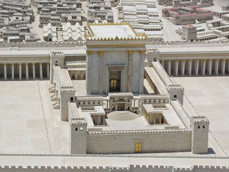 – Noen av følgesvennene ropte «Hosianna, Davids sønn», og omtalte ham som en stor profet. Vi reagerte på støyet, men vaktmannskapene ble merkelig nok aldri tilkalt, sier rabbiner Simeon om oppstyret på tempelplassen.