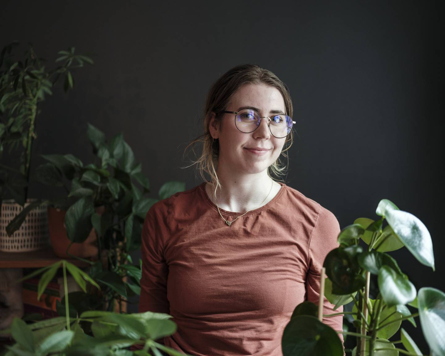 Julie Eldøy ønsker å donere egg. Hun er 27 år gamal og jobber som IT-konsulent. Vårt Land møter henne heime i leiligheita på Grünerløkka i Oslo. Den deler ho med kjærasten og to hundar. Eggdonor.