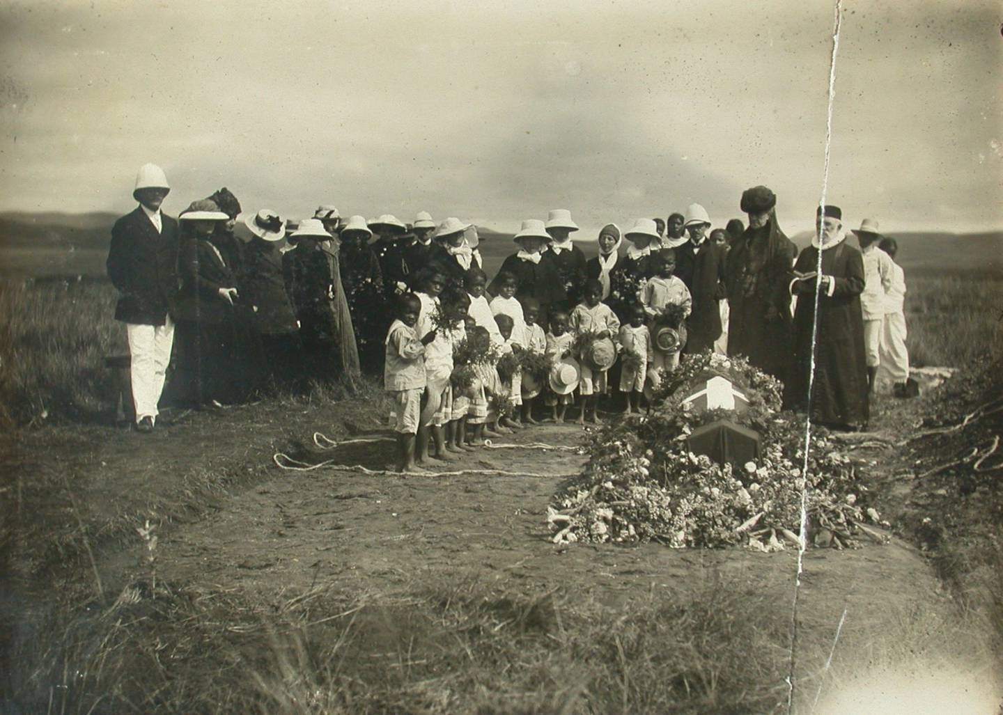 IMP-NMS-A08-1041. "Søster Almas begravelse, Mangarano 6/7 1918" ("Deaconess Alma's funeral, Mangarano July 6, 1918"). Alma Jensen was a missionary in Madagascar from 1910-1918. She died in Antsirabe, Madagascar on July 5, 1918. Pastor Sigvardt Lauritz Wetterstad was a missionary in Madagascar from 1887-1919. He married Constance Amalie, maiden name Jacobsen, in Antsirabe, Madagascar on October 29, 1889. Olaf Stokstad 1876-1957, was a missionary in Madagascar from 1903-1921. He died in Oslo, Norway on November 2, 1957. He married Helene Christiane 1877-1960, maiden name Holm, in Farafangana, Madagascar on July 6, 1905. She died in Oslo, Norway on December 16, 1960.