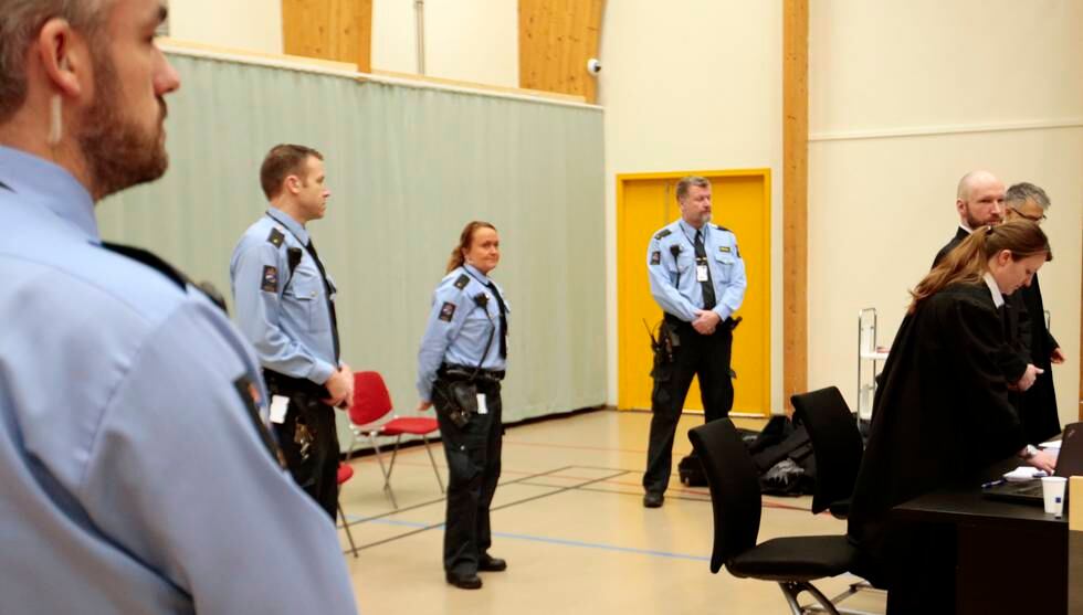 Tirsdag starter rettssaken der Anders Behring Breivik begjærer seg løslatt fra forvaringsstraffen han ble idømt i Oslo tingrett etter terrorangrepene i Oslo og på Utøya 22. juli 2011. Dette bildet er fra da retten behandlet Breiviks søksmål mot staten for brudd på menneskerettighetene i 2017. Foto: Lise Åserud / NTB