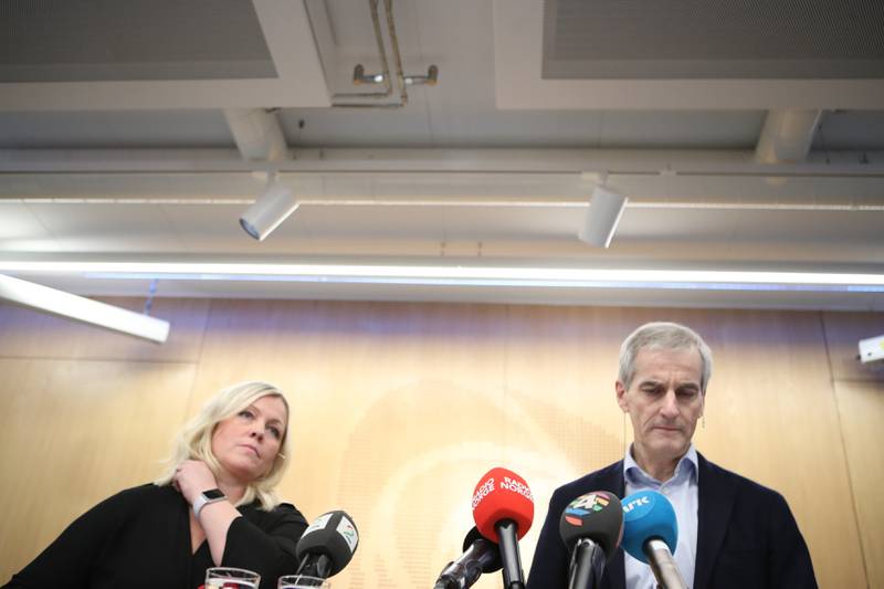 Jonas Gahr Støre og partisekretær Kjersti Stenseng holdt pressekonferanse etter krisemøtet i Aps sentralstyre tirsdag ettermiddag. Tema var Giske-saken.
