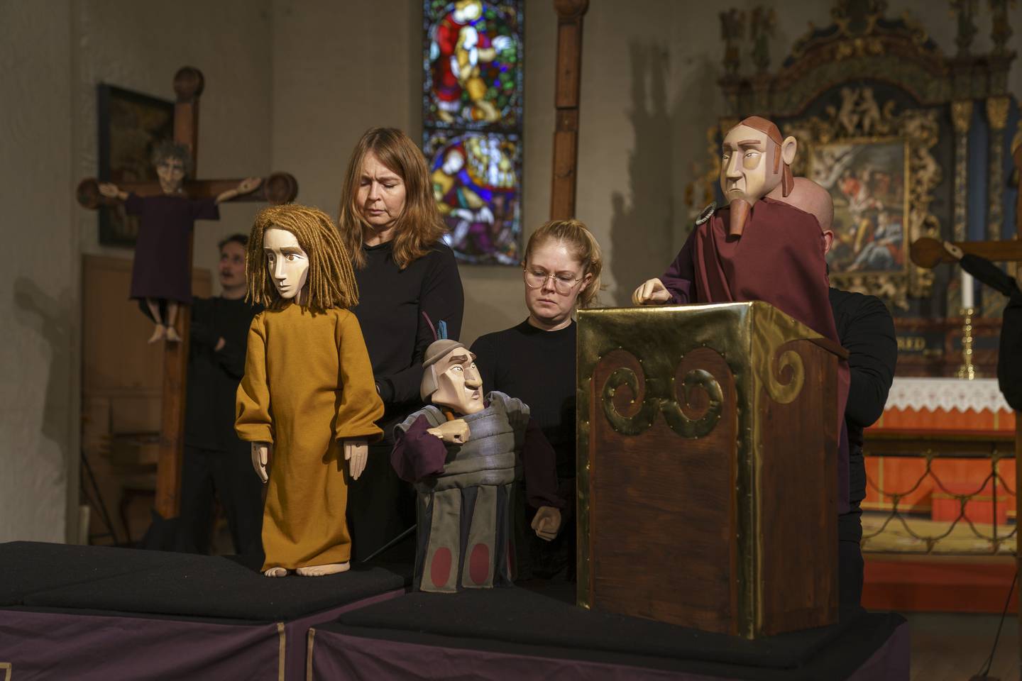 Jesu oppstandelse og død. Kattas figurteater i Tønsberg domkirke.