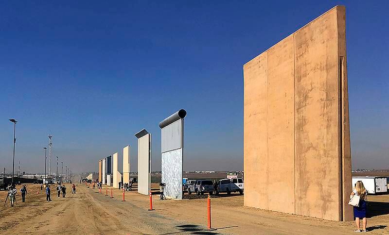 I oktober i fjor ble det framvist flere prototyper av seksjoner til muren Donald Trump vil ha reist langs grensen mot Mexico.
