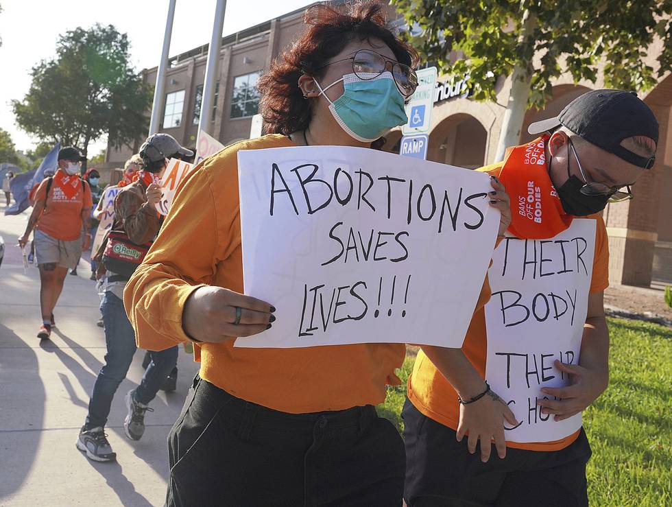 PROTESTER: Abortforkjempere protesterte forrige onsdag mot den nye abortloven, utenfor Edinburg City Hall i Texas.