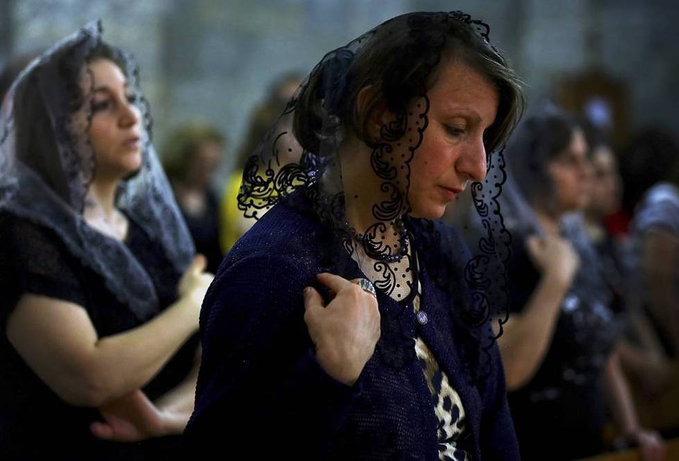 Hundretusener av kristne har flyktet fra Irak det siste tiåret. Disse kvinnene søkte i sommer tilflukt og gudstjeneste i en kirke ved Alqosh, drevet på flukt av offensiven til Den islamske stat (IS). 