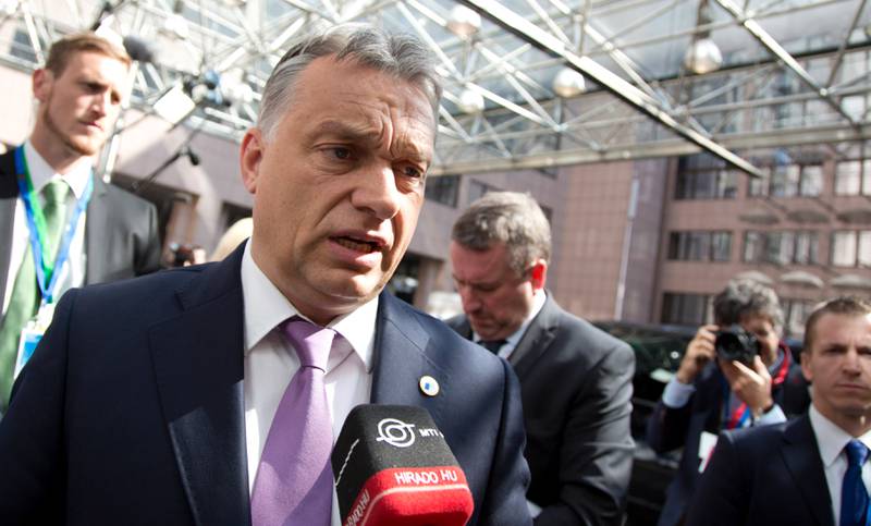 – Folket ønsker at vi tar kontroll over situasjonen og forsvarer grensene, sier den ungarske statsministeren Victor Orban. 