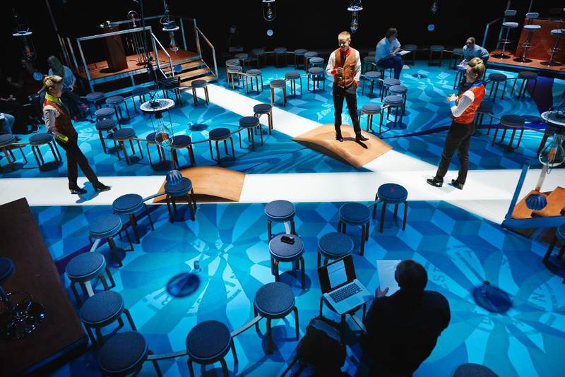 Multikunstner Tore Vagn Lid utfordrer­ det tradisjonelle teaterrommet ved å dele publikum inn i quizlag. Men forestillingen ender opp med å falle for sitt eget grep.
