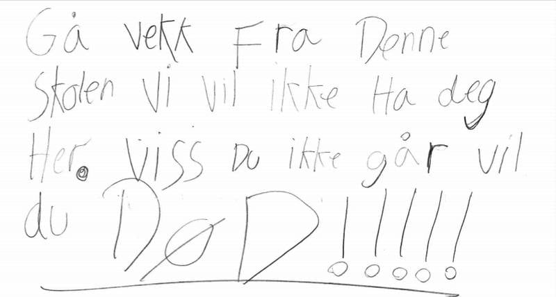Ei muslimsk jente på en barneskole i Bærum fikk denne lappen i posthyllen sin: «Gå vekk fra denne skolen vi vil ikke ha deg her. Viss du ikke går vil du død.»