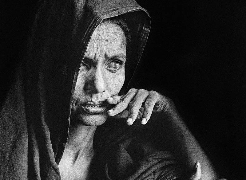 Fotografiet av en blind tuaregkvinne tok Sebastiäo Salgato i Mali i 1984. Wim Wenders har det hengende over pulten.