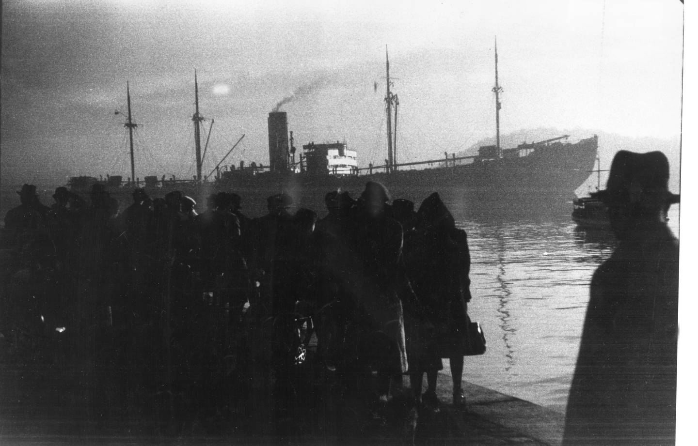 26. november 1942 ble 529 norske jøder deportert til utryddelsesleiren Auschwitz. Bildet er fra Amerikalinjens kai da skipet Donau satte kursen mot Polen. Arkivfoto: Georg W. Fossum / NTB 