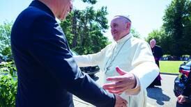 Så spurte paven den norske generalsekretæren: «Kan jeg få det der?»