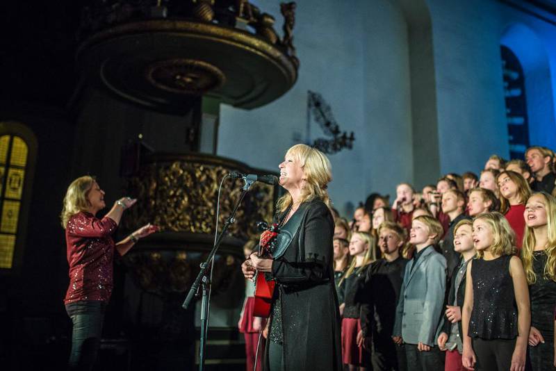 Artisten Solveig Leithaug dukket opp som gjesteartist sammen med Oslo Soul Children.