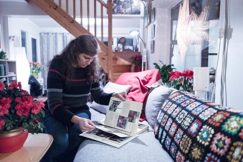 I fotoalbumet finner Rania Maktabi minner fra oppveksten. Hun skrev  nylig et leserbrev der hun takket en rekke mennesker i Fredrikstad for hva de hadde gjort for henne og familien da de var nye i Norge.