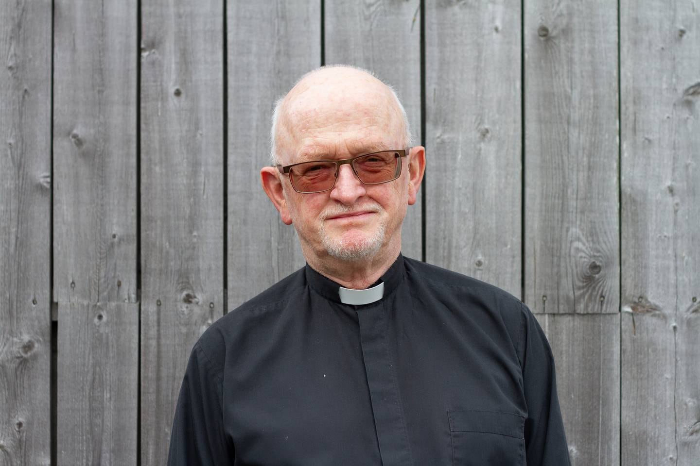 Hans Olav Westen, pensjonert prest, vikar i Riska kirke i Sandnes