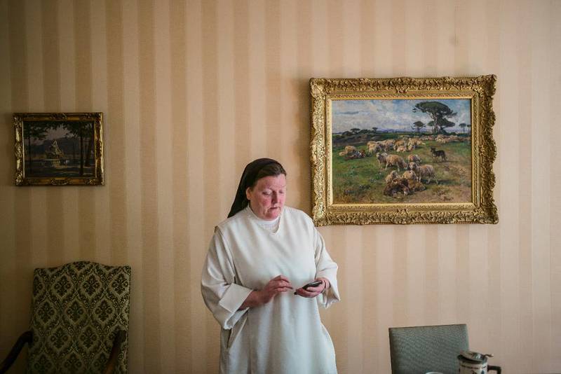 Søster Anne Bente Hadland er priorinne ved Katarinahjemmet. Oldeforeldrene på morssiden var katolske innvandrere, farfaren konverterte da han var 18 år gammel. Selv om moren hennes opplevde å bli trakassert av lærere, opplevde Hadland seg akseptert da hun vokste opp på 60-tallet. Foto: 