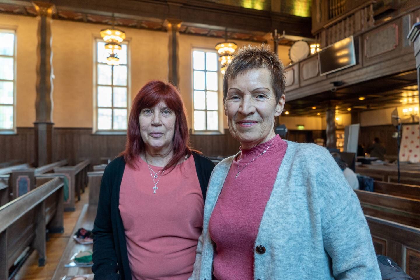 Frå v.: Dina Haagensen (60) og Marit Støle (64). Bilete tekne på JK2022 (årleg konferanse) i Markus kirke i Oslo.