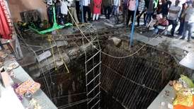 Minst 13 døde da tempel kollapset i India